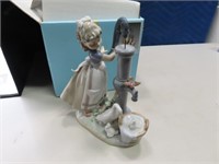 LLADRO #5285 Girl w/ Pitcher Pump 9" Figurine
