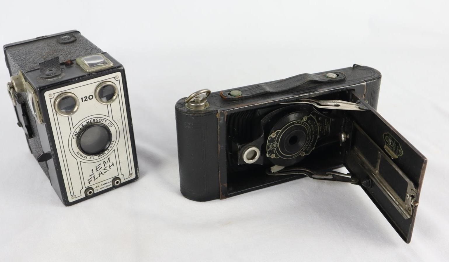 Vintage Camera & Flash Light