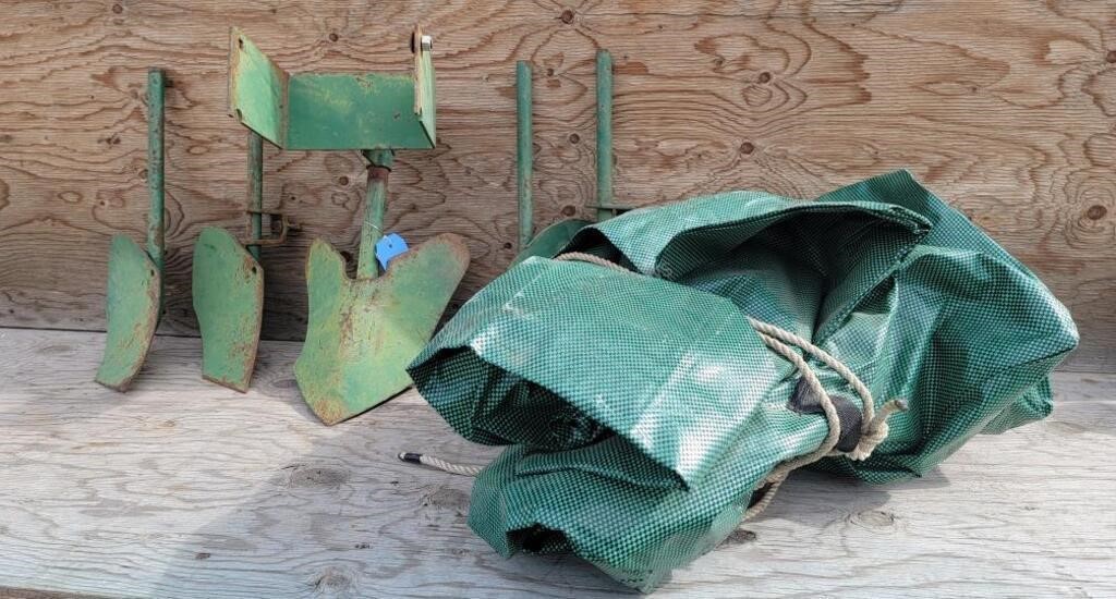 John Deere Lawn Tractor Implements/Leaf Bag