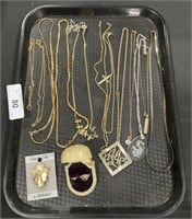 Nice Women’s Gold Tone Necklaces, Chains.