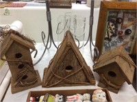 Set a three wooden bird houses