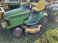 John Deere LX277 lawn tractor