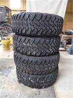 4 Matching Cooper Discoverer STT LT265/75R16