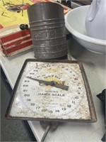 Scale and flour sifter