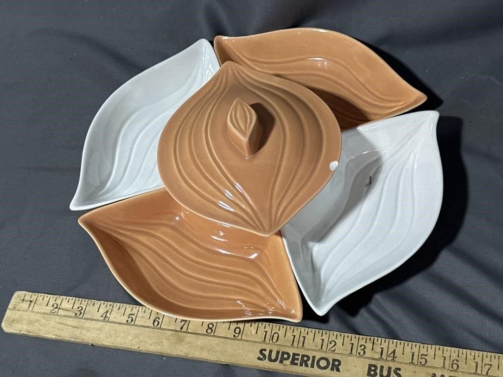 Vintage California pottery set with chip on the