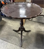 Victorian Style Mahogany Clawfoot Parlor Table.