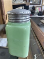 Jadeite shaker