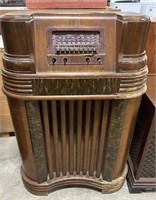 Vintage Tubbed Am/Fm Radio.