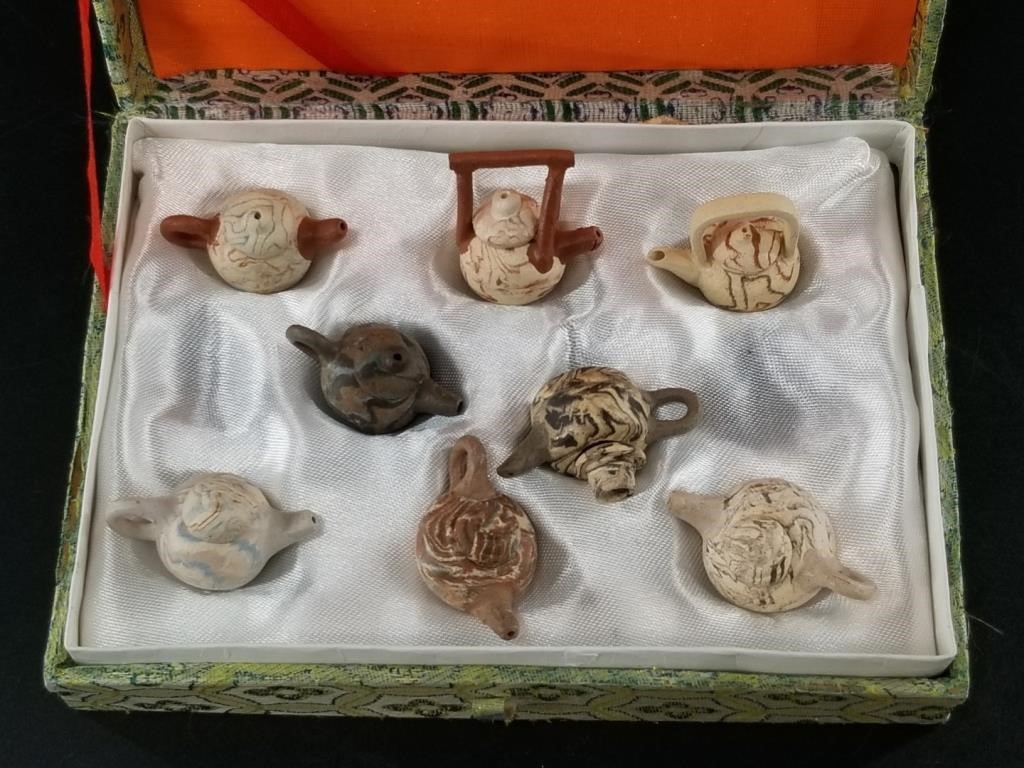 Collection of small hand made pottery miniature Ch