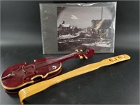 Lot with a miniature violin, an old photo and a ba