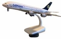 7.8 inch luftHansa A380 length 7.8x8x5
