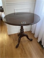 Round Occasional Table w Flip Up Mechanism