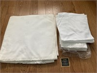 Linen Table Cloth & 16 Napkins