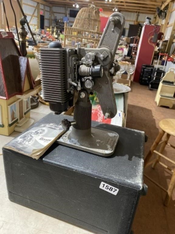 Vintage Revere 8mm movie projector w/ case