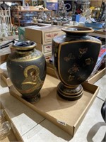 2 Asian vases satsuma