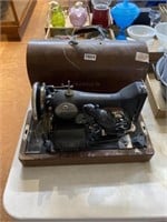 Vintage Singer sewing machine in case as-is