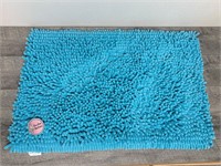 Pretty fluffy blue bath mat