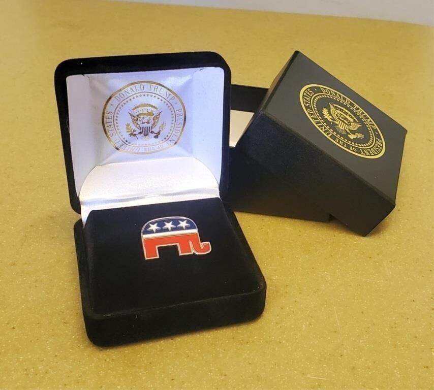 DONALD TRUMP REPLUBLICAN LABEL PIN