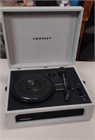 CROSLEY PORTABLE TURNTABLE WITH BUILT IN CASE