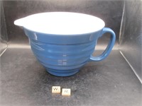 MODERN HEAVY PLASTIC MIXING BOWL WITH SPOUT