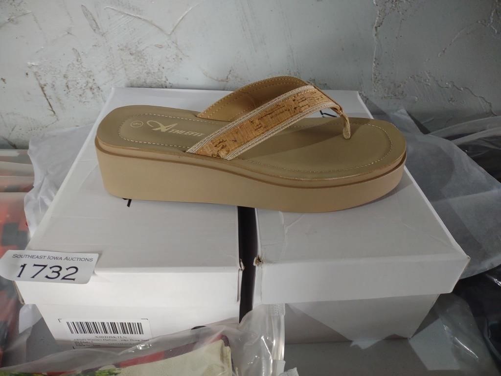 (2) pair Size 9 Sandal