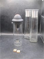 SALT & PEPPER MILLS AND MILK FROTHER