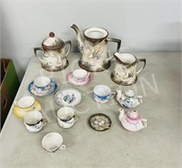 Dragon theme demi-tasse & teapots - 1 damaged