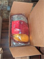 Right tail light for a 1998-99 Ford ranger