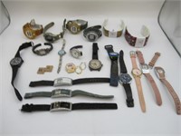 LOT OF WRIST WATCHES & PAIR OF COSTUME EARRINGS