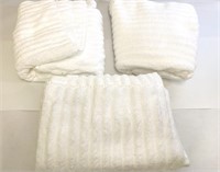 *Large White Bath Towels