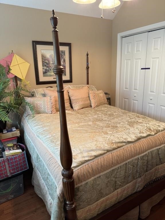 Full Size Pencil Post Bed With Mattress & Box