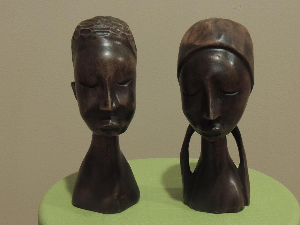 Set of 2 wooden african statues