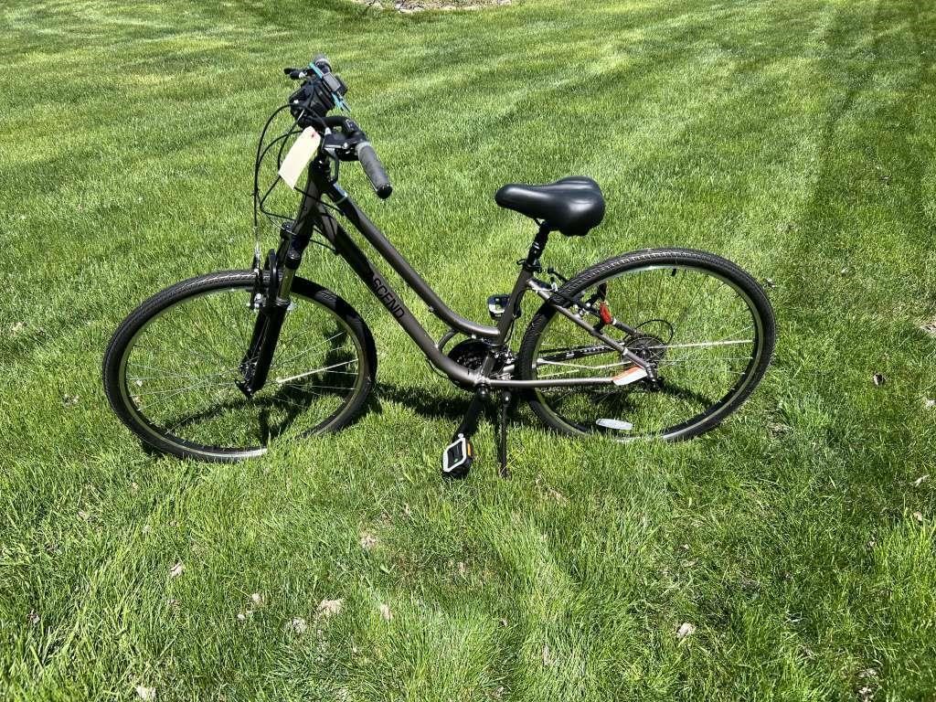 NEW ASCEND MODEL 700C HYBRID WOMENS 28'' BICYCLE