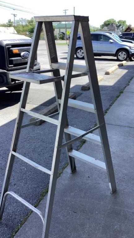 5' Aluminum Step ladder, very light weight