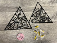 Cute triangle floral decor and hardware