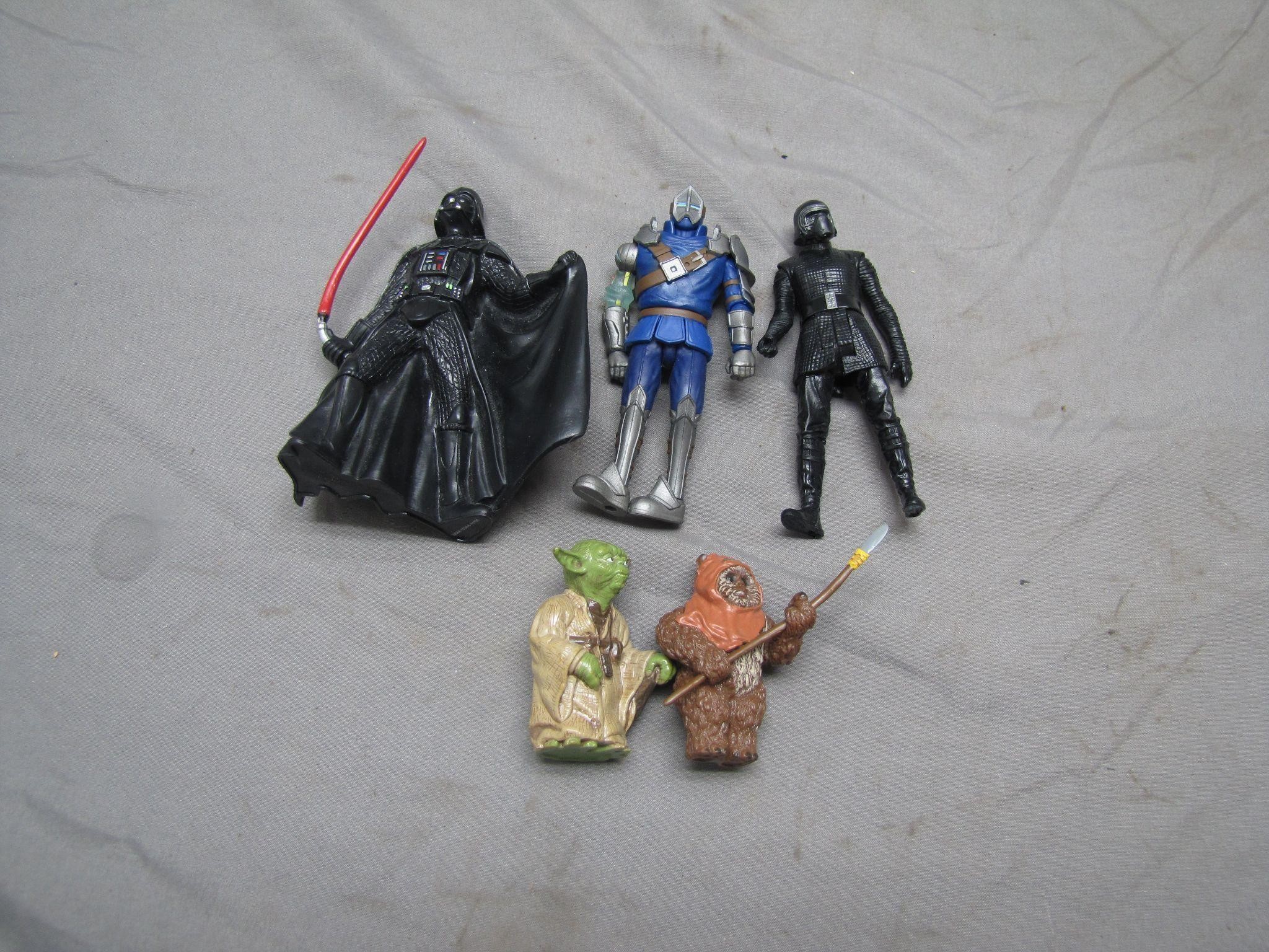 Lot Of Assorted Small Star Wars Action Figures
