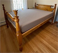 WONDERFUL 18TH CENTURY SOLID MAPLE BED FRAME