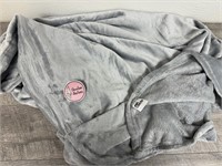 New comfy gray throw blanket
