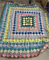 Beautiful handmade quilt topper, approximately 6‘