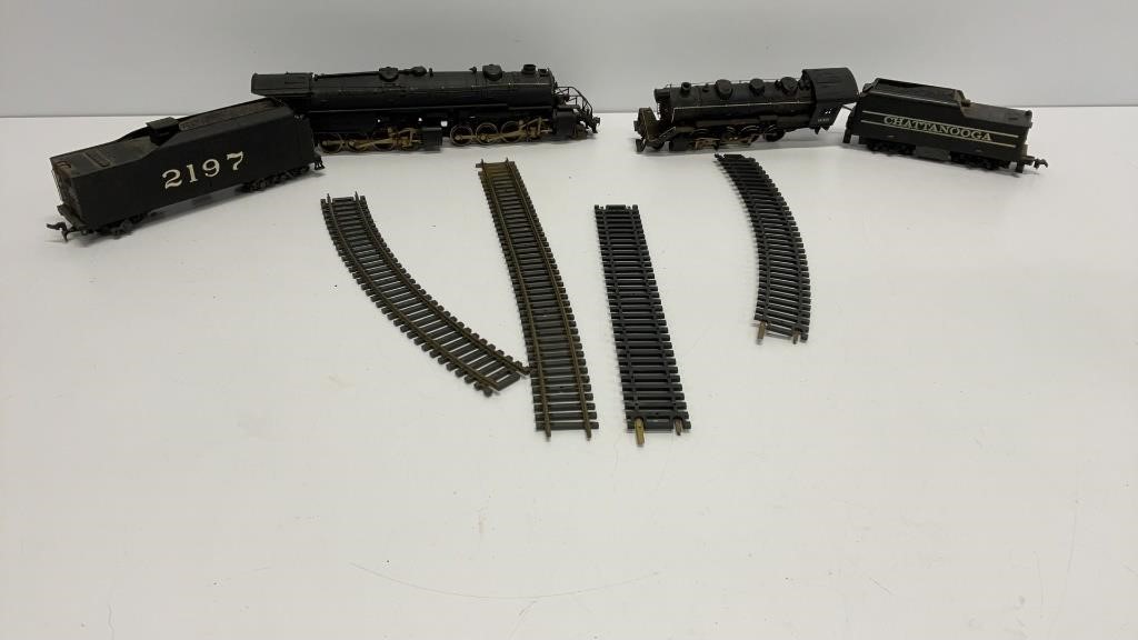 HO scale trains: engine and tender with (4)