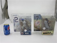 2 figurines de Baseball dont Willie Mays