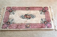 clean scupted accent rug