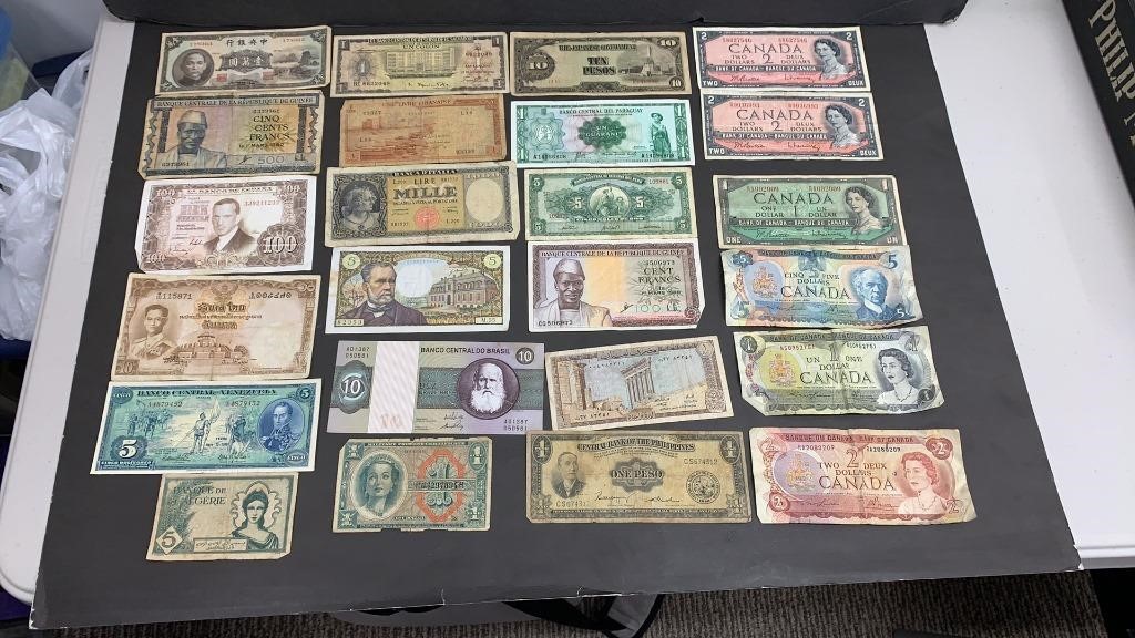 Currency: Assorted World / Foreign Notes