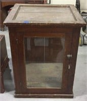 Wooden display case 24.5x28x37
