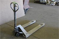 Strongway 4400 Lb Pallet Jack Works