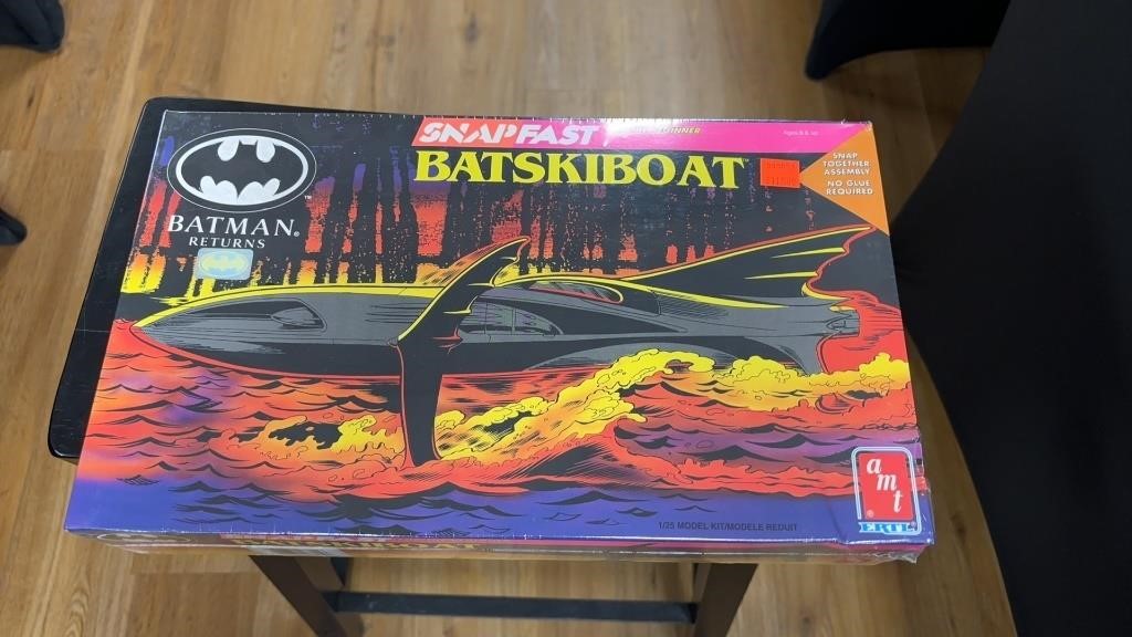 Batman Returns Batskiboat Model Kit NIB