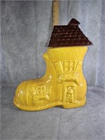 VINTAGE YELLOW OLD WOMAN IN THE SHOE COOKIE JAR