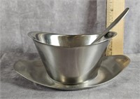 STAINLESS STELL GRAVY BOWL / BOAT AND SAUCER