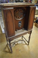 Antique Majestic Radio in Cabinet