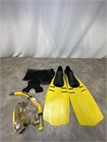 Diving mask and snorkel with flippers in mesh bag